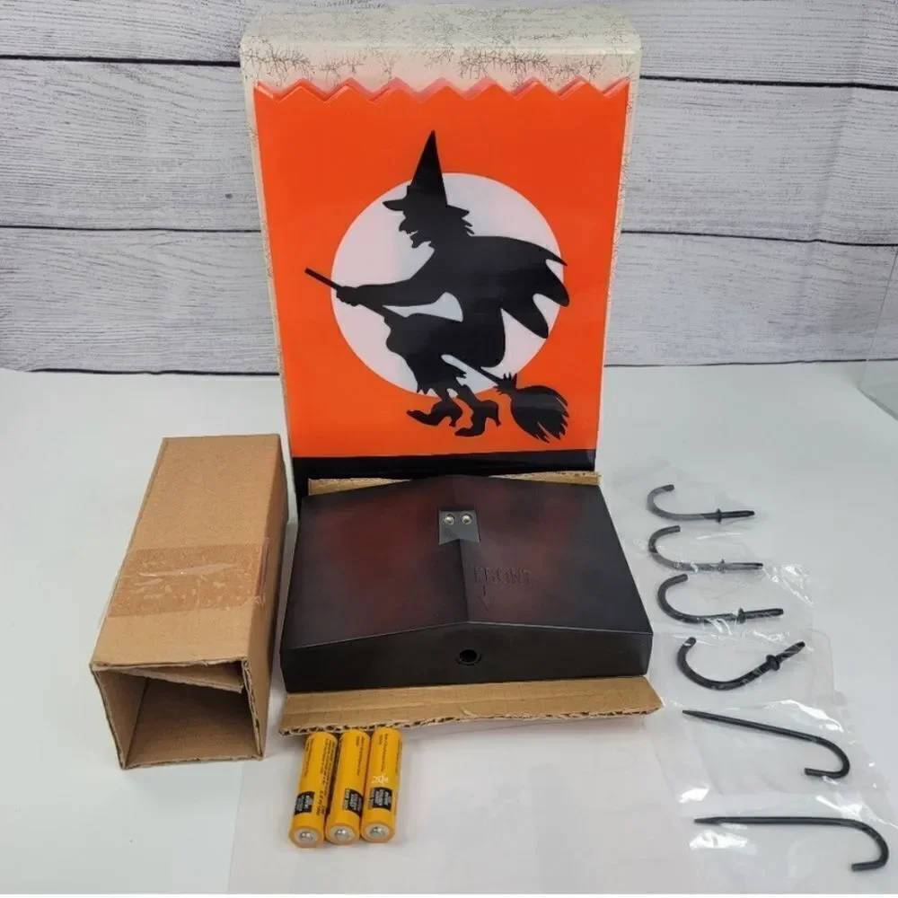 NEW PR3673 Hallmark Hauntington Cackling Witch Luminary Halloween